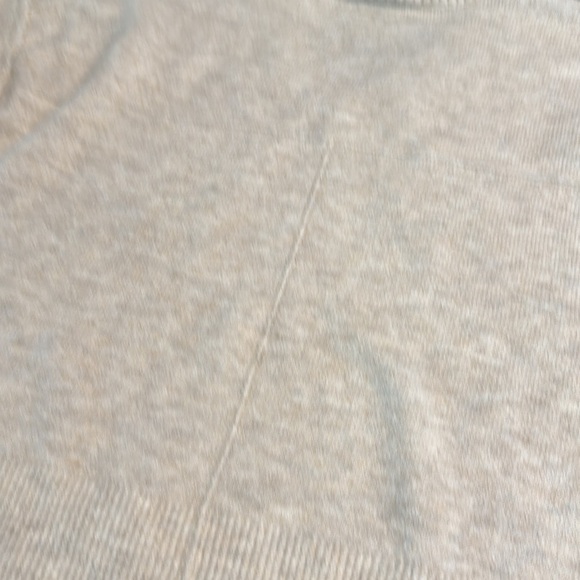 CeCe Cream V-Neck Sweater Soft Knit - Picture 7 of 7